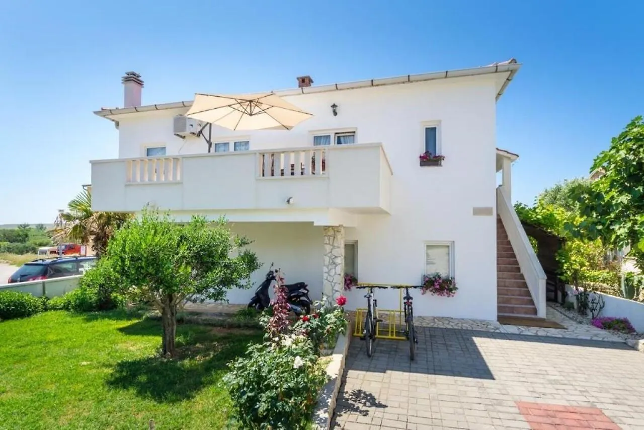 Apartment San  Povljana